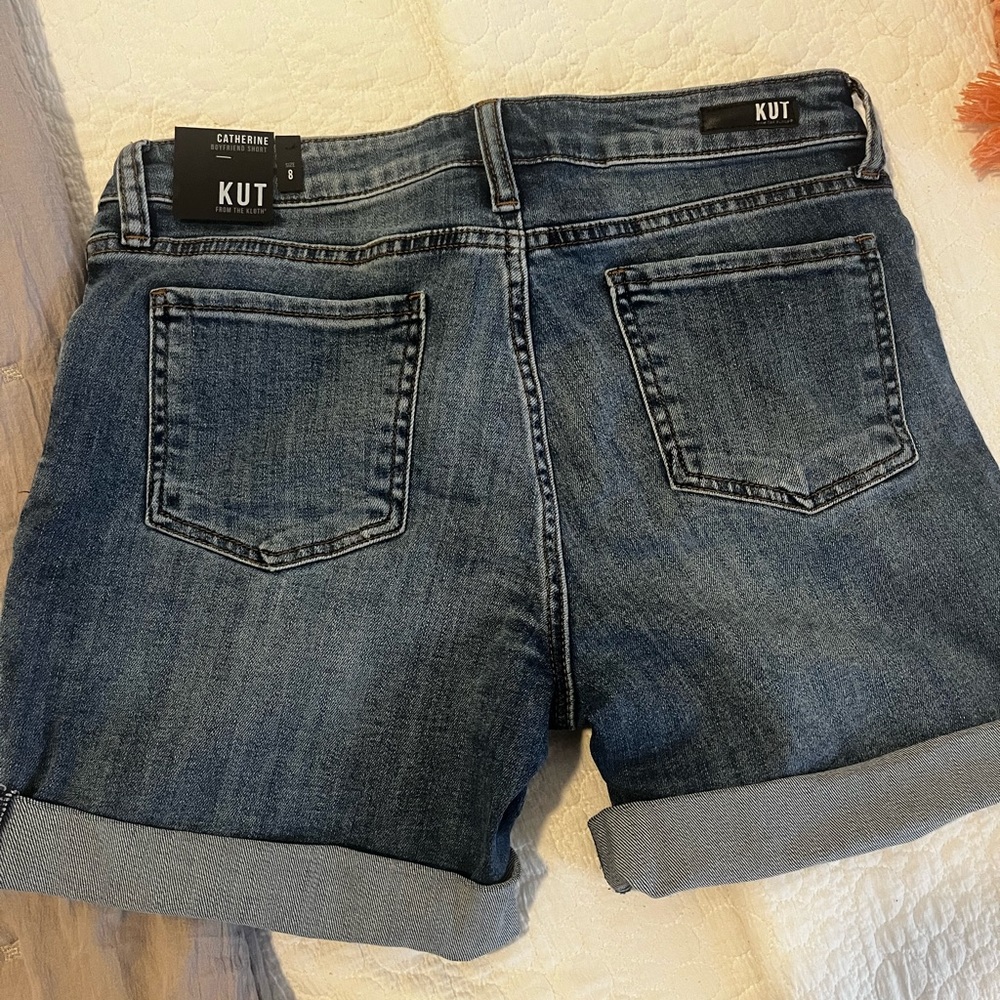 Kut from the Kloth - Catherine Boyfriend Denim Shorts in Size 8. NWT!